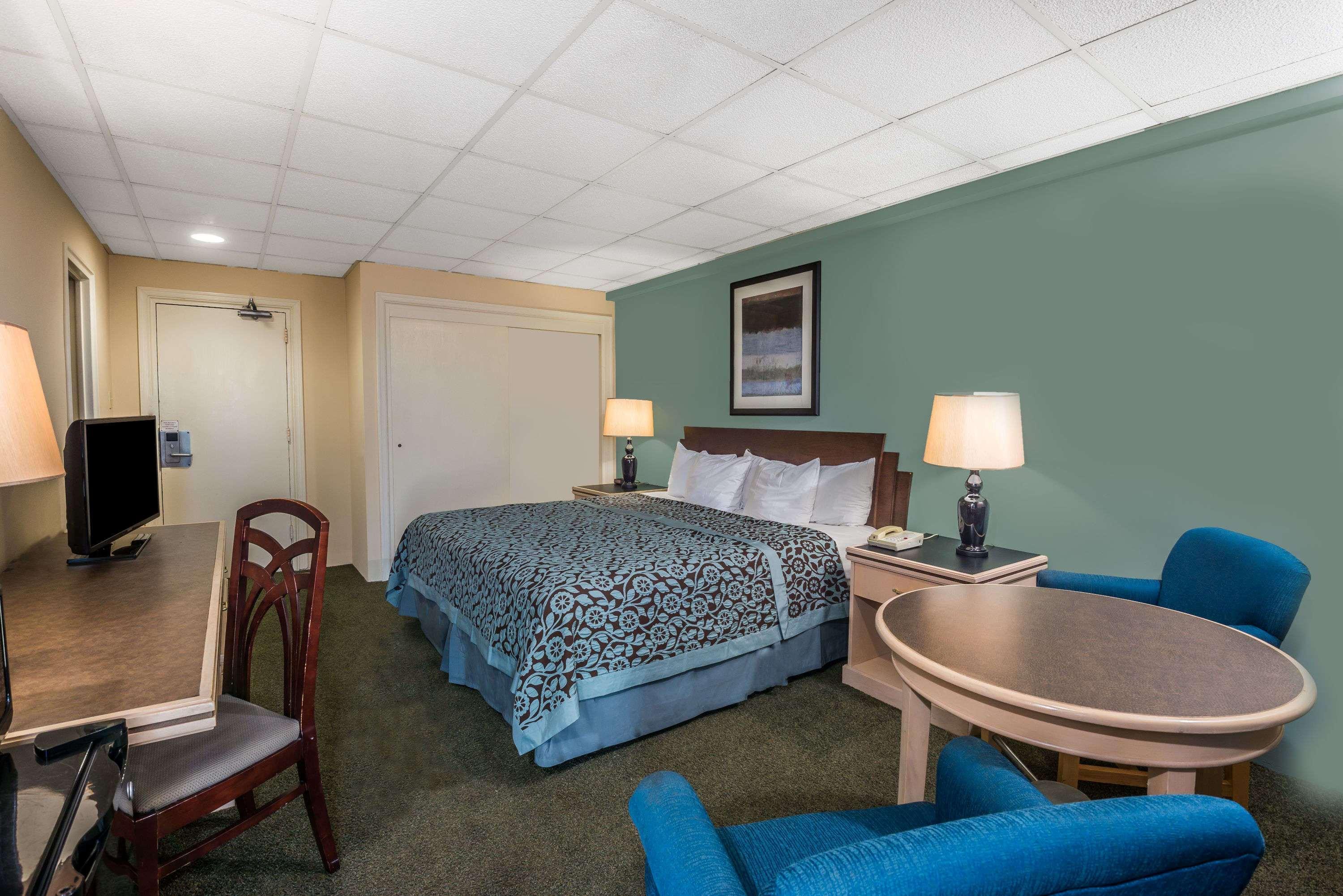 Days By Wyndham Oceanfront-boardwalk Hotel Atlantic City