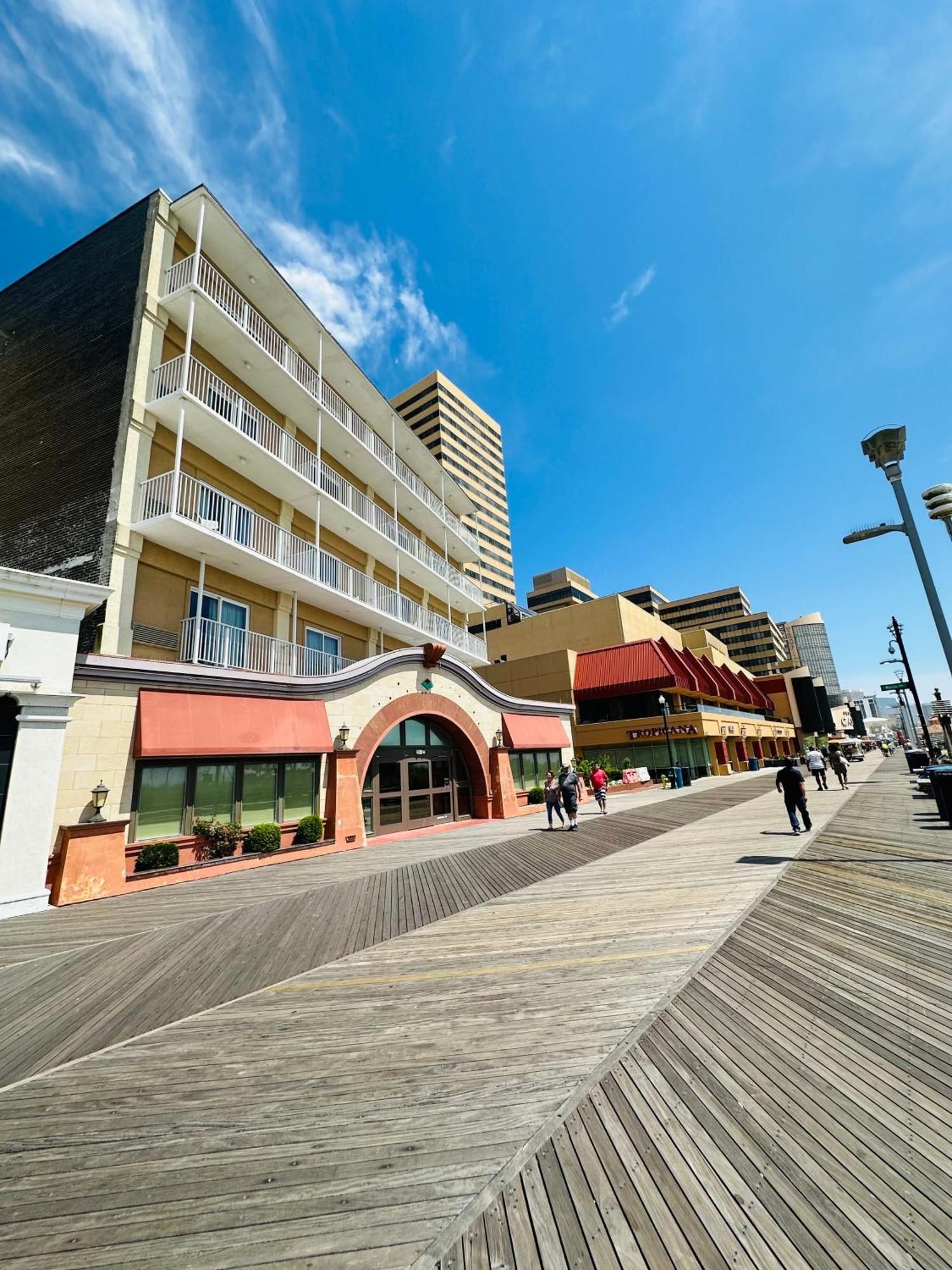 Days By Wyndham Oceanfront-boardwalk Hotel Atlantic City